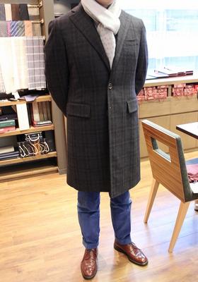 Model:BLACK LABEL SINGLE CHESTER COAT
Fabric:100％Cashmere