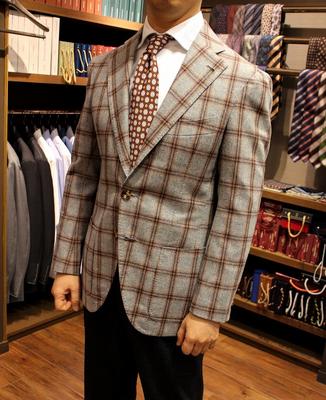 BESPOKE JACKET
Fabric：DRAPERS 100％Wool