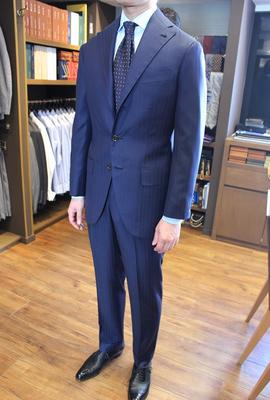 BESPOKE JACKET by WATANABE
BESPOKE PANTS by OSAKU
Fabric：LORO PIANA TASMANIAN SUPER150'SWool