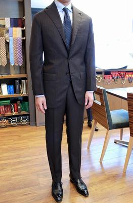 BESPOKE JACKET by WATANABE
BESPOKE PANTS by OSAKU
Fabric：DRAPERS Wool&Silk