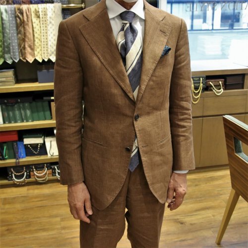 Column_LInenSuit_4.jpg