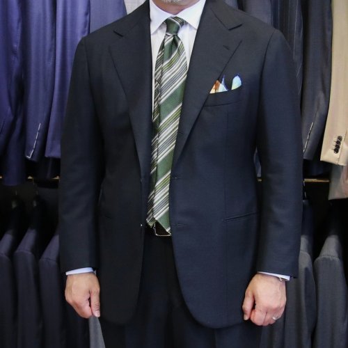 threeseason-harrisons-suit-20250922-02.jpg