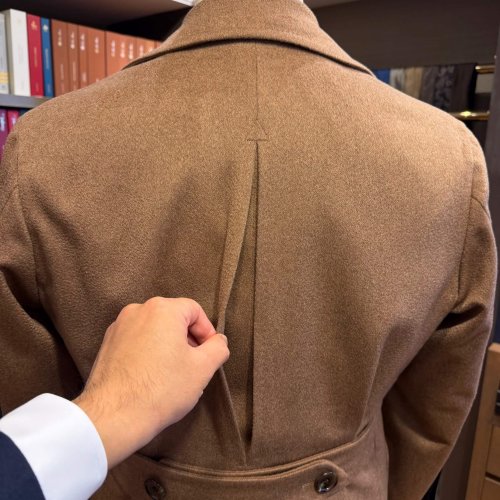polo-coat-inverted-pleats-20251129.jpg