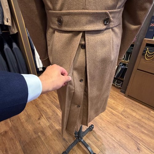 polo-coat-pleats-20251129-02.jpg