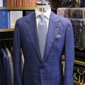 サマーカシミヤジャケットで装う上質なカジュアルスタイル