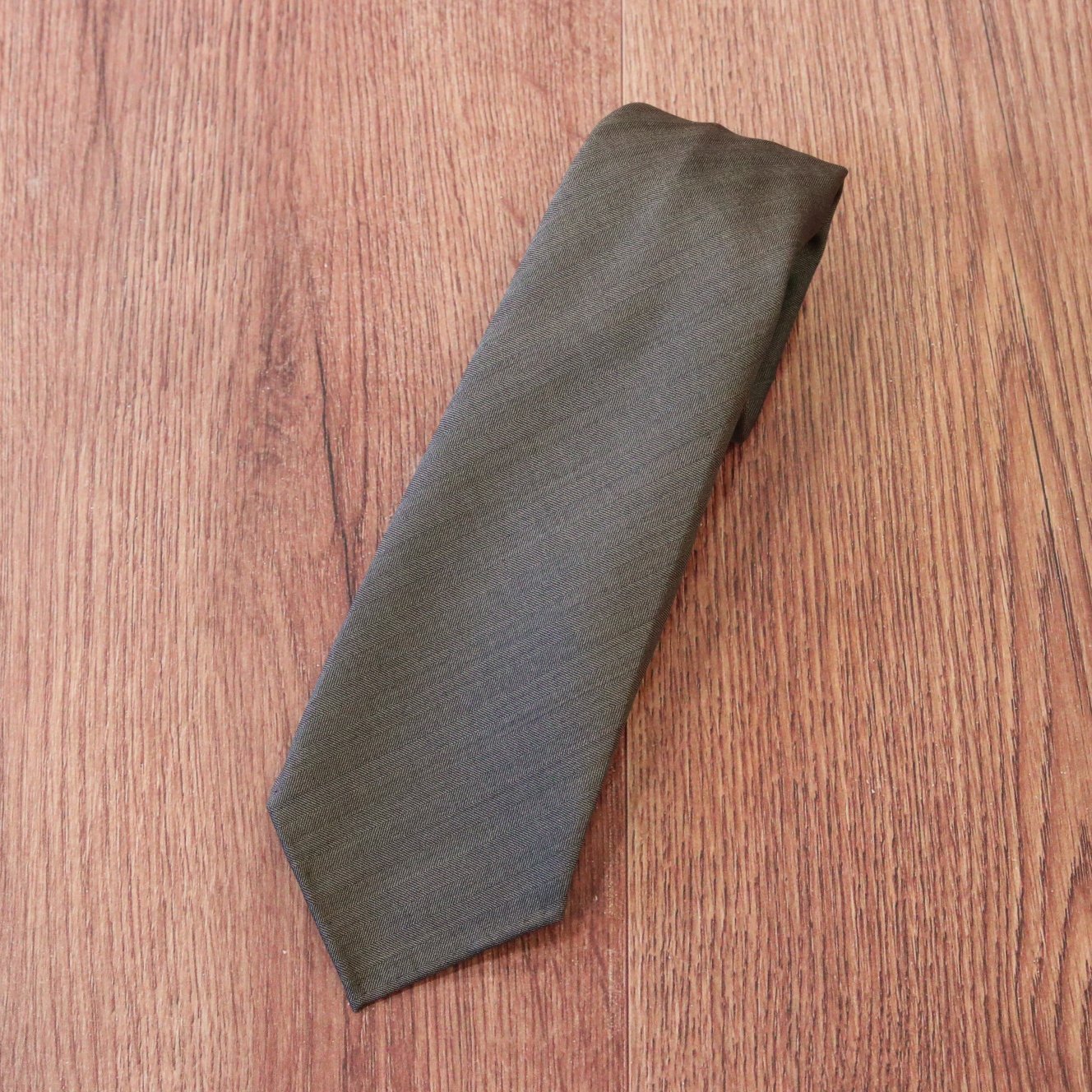 Brand：Atto Vannucci
Model：Settepieghe
Comp：90％Wool 10％Silk
Size：8.5×150㎝