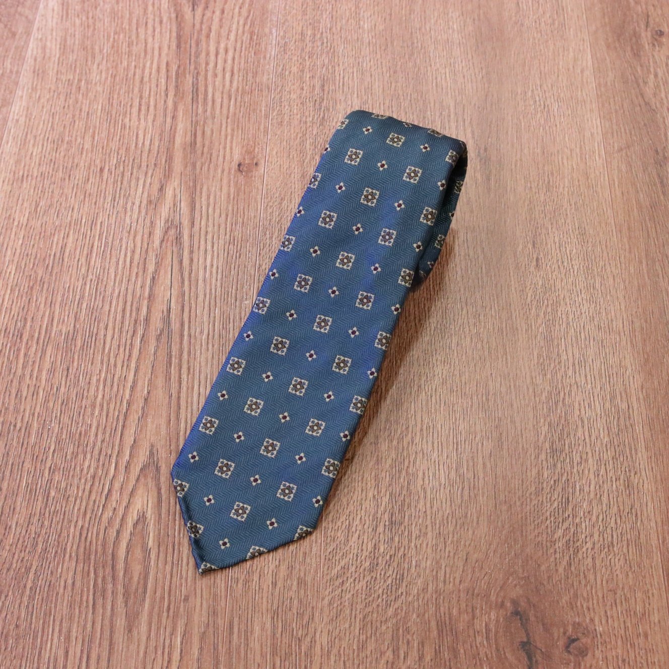 Brand：Atto Vannucci
Model：Settepieghe
Comp：100％Silk
Size：8.5×150㎝