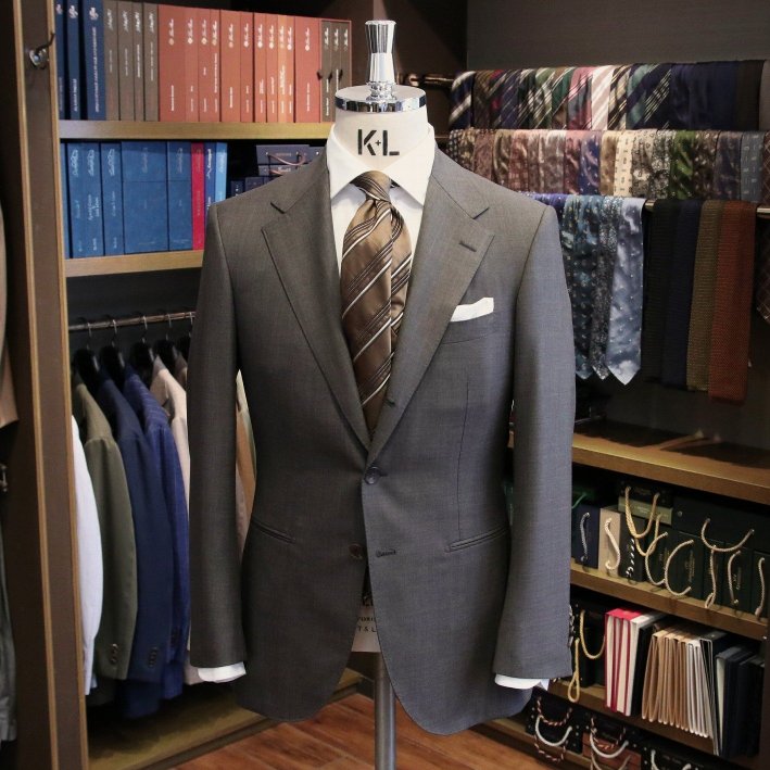 MODEL：BLACK LABEL
FABRIC：LORO PIANA　TASMANIAN® SUPER170'SWOOL