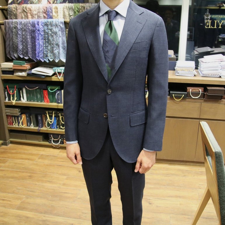 MODEL：BLACK LABEL
FABRIC：WILLIAM HALSTEAD 100％WOOL