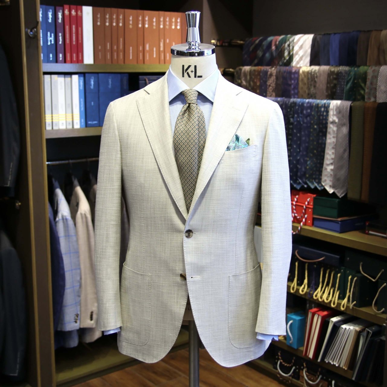 MODEL：BLACK LABEL
FABRIC：LORO PIANA 