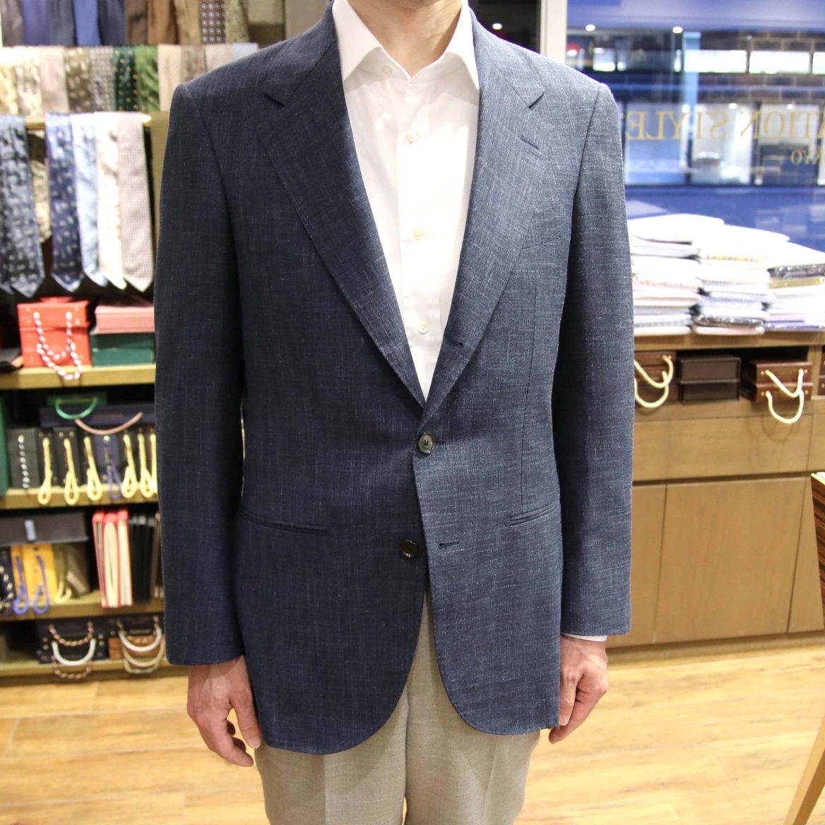 MODEL：BLACK LABEL
FABRIC：LORO PIANA 