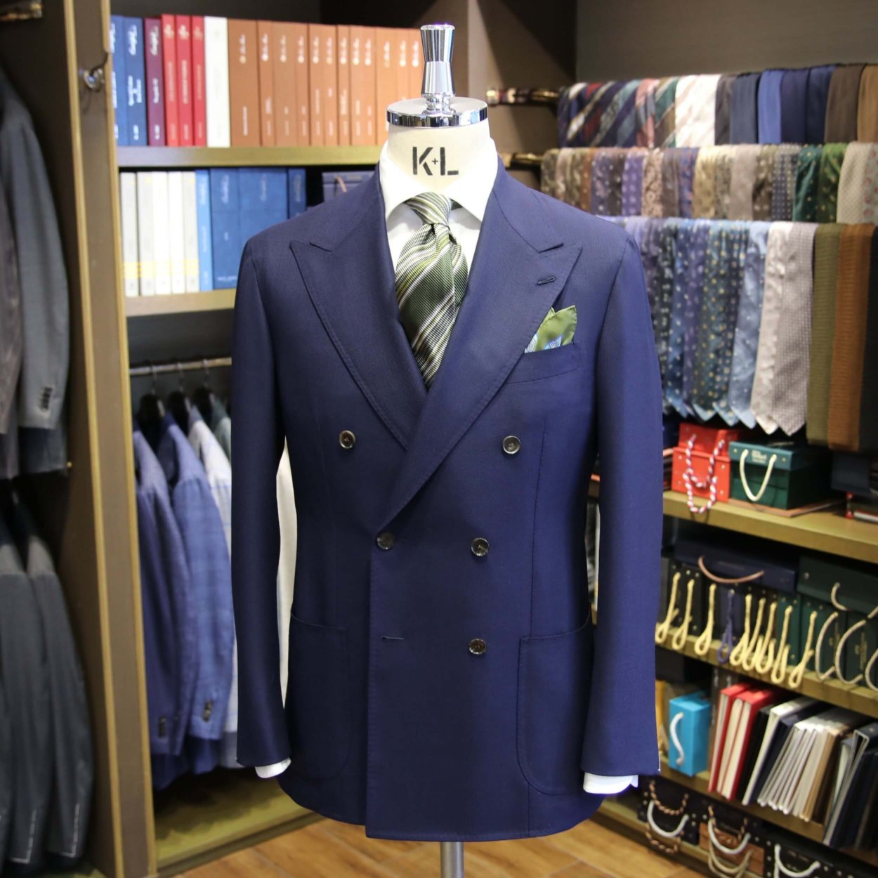 MODEL：PURPLE LABEL
FABRIC：DRAPERS 