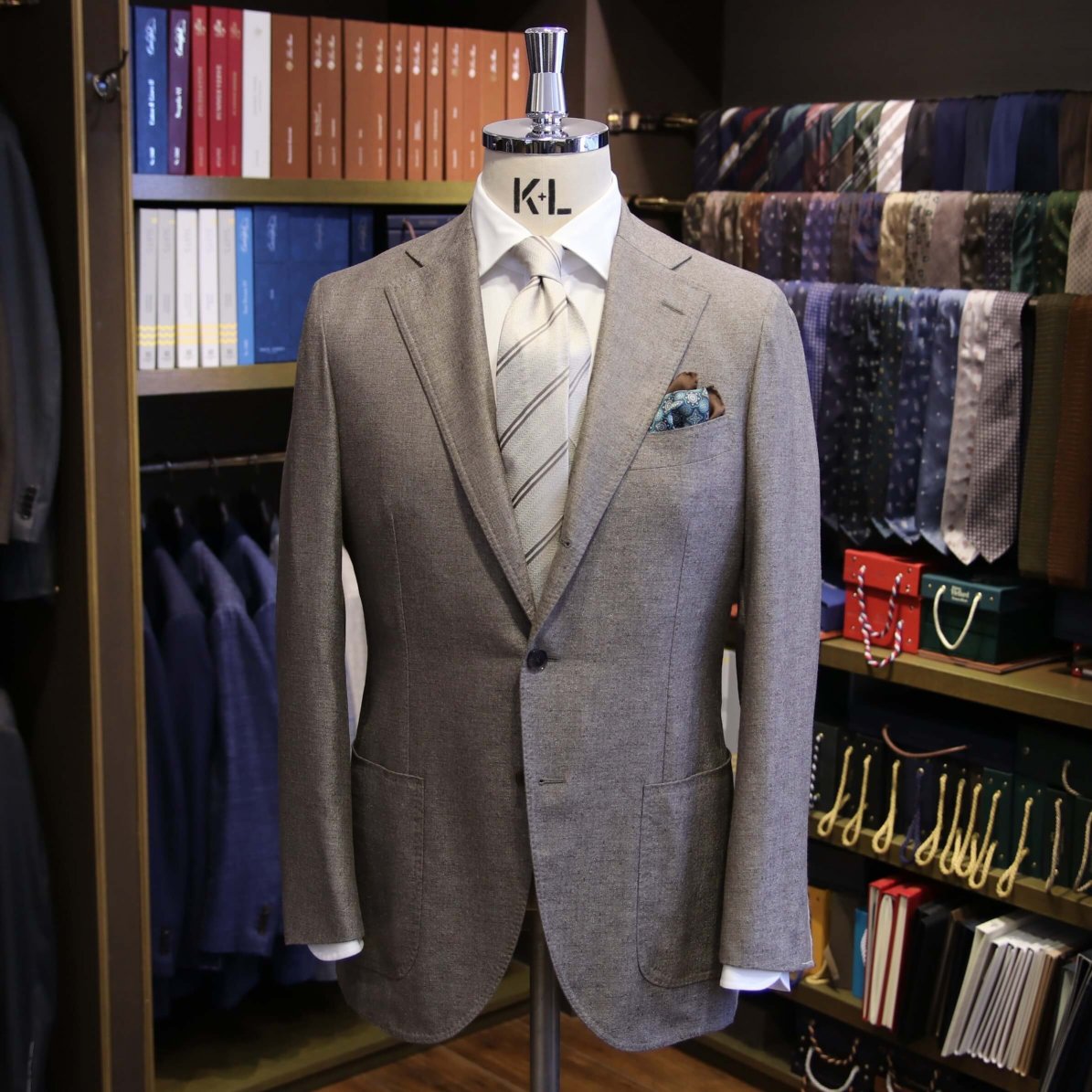 MODEL：BLACK LABEL
FABRIC：LORO PIANA 