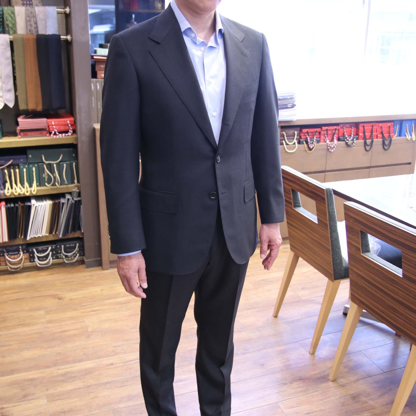 MODEL：BLACK LABEL
FABRIC：CARLO BARBERA　100％Wool