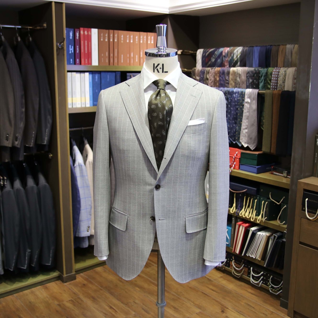 MODEL：BLACK LABEL
FABRIC：DRAPERS "ASCOT" 100％Wool