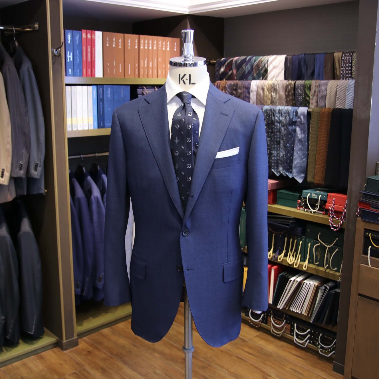 MODEL：BLACK LABEL
FABRIC：Vitale Barberis Canonico "Revenge" 100％Wool