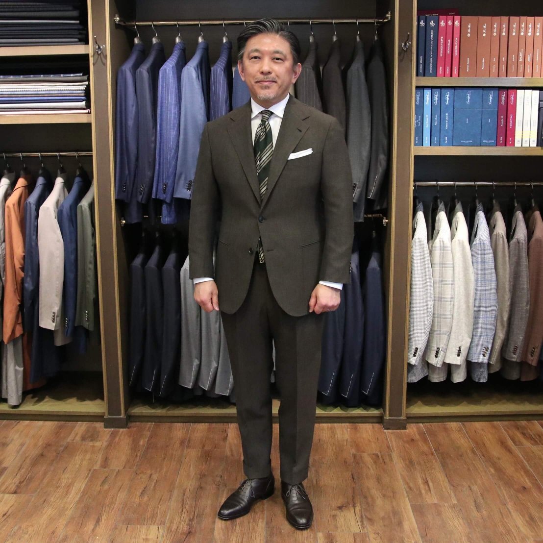 MODEL：BLACK LABEL
FABRIC：WILLIAM HALSTEAD 100％Wool